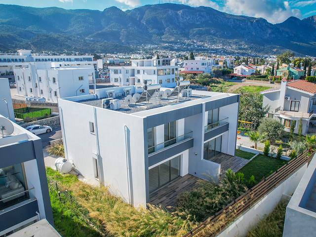 Girne Alsancak’ta Satılık 3+1 Sıfır Yarı Müstakil Villa