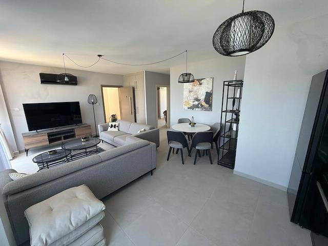 Girne Alsancak, Havuzlu Site İçinde Satılık 3+1 Çatı Teraslı Daire 152.000 Stg'den Başlayan Fiyatla /