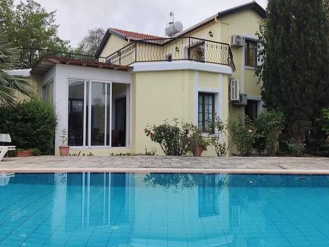 Girne Alsancak Satılık Muhteşem Villa 4+1 /290 000 Stg/
