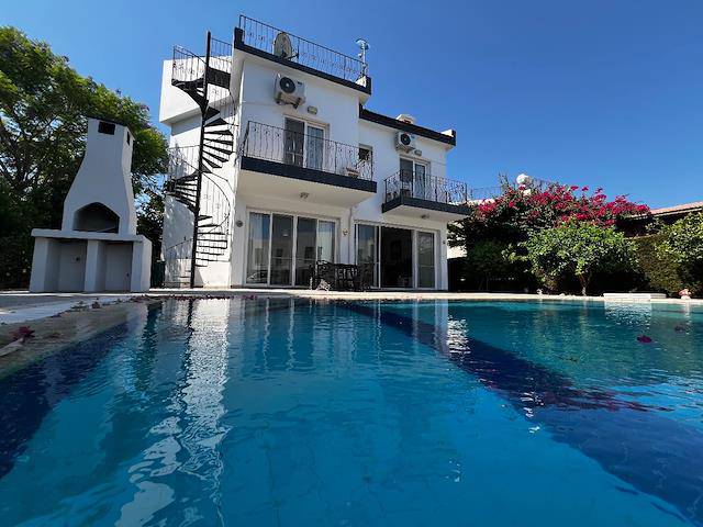 Girne Alsancak’ta Özel Havuzlu 4+1 Villa