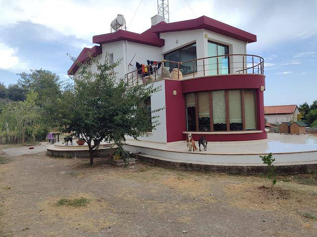 Girne Alsancak, Bahçeli Satılık 5+1 Villa 400.000 Stg