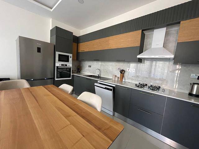 Girne Merkez, Avrasya City Sitesinde Satılık 2+1 Daire 215.000 Stg/