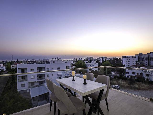 Aşağı Gırne Farabi Sokağına Yakin Bölgede Elite Rezidansta Satılık 80 m² /2+1 Çatı Katı Dairesi 225.000 Stg/