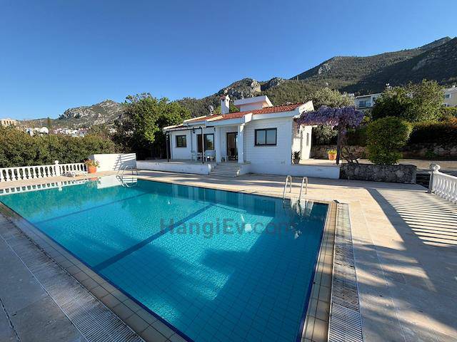 Girne Bellapais, Kybele Yakını Kiralık Havuzlu 2+1 Bungalov //
