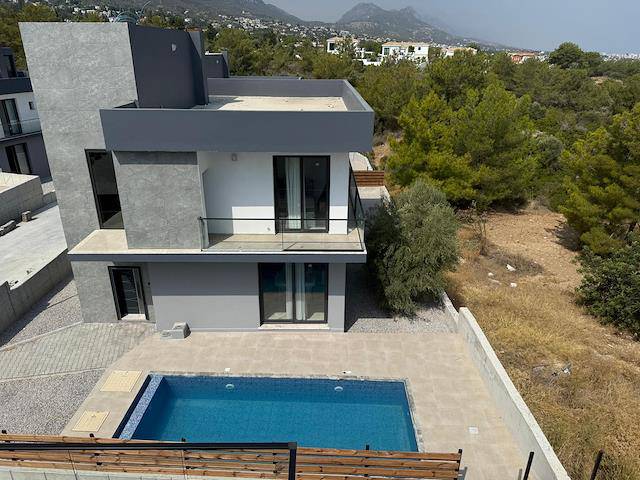 Girne Bellapais Satılık Türk Koçanlı Deniz Manzaralı Havuzlu 4+1 Sıfır Villa /