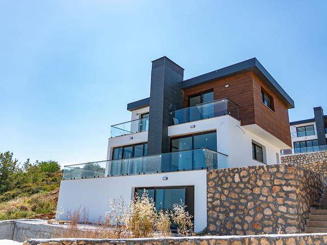 Turkish Title Deeds For Sale In Girne Çatalköy Region 4+2 Villa