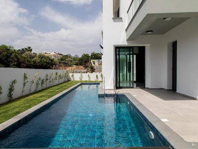 Catalkoyde Satılık Ozel Havuzlu 220 m² Ustu Acık Teraslı Dubleks Villa 475.000 Stg/