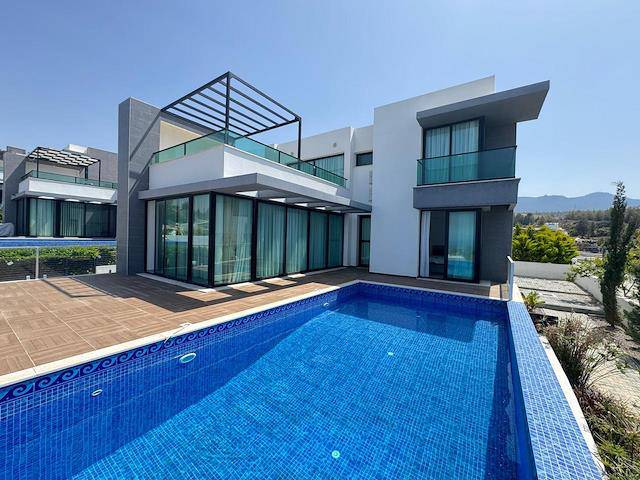 Esentepe Seaterraya Yakin Bölgede 650 m² Ozel Havuzlu ve Cevresi Bahçeli, Genis Terrasli Satılık 3+1 Dubleks Villa 470.000 Stg/