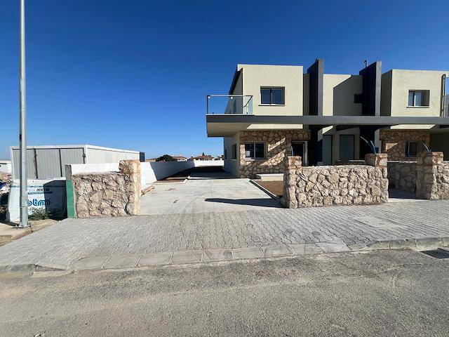 Girne Boğaz'da Satılık Sıfır Türk Malı İkiz 3+1 Villa