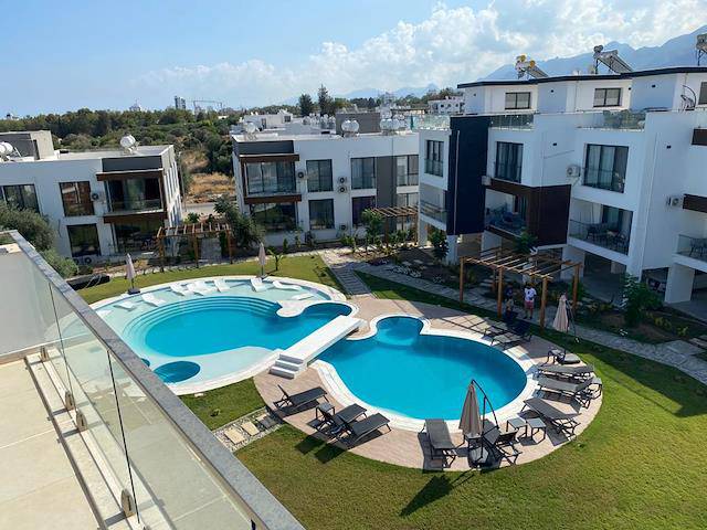 Karaoğlanoğlu, Girne'de Günlük Kiralık 3+1 Villa – Ortak Havuzlu ve Bahçeli Konfor!