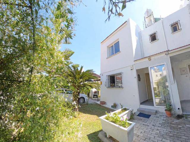 Girne Karaoğlanoğlu’nda Özel Bahçeli 2+1 Satılık İkiz Villa