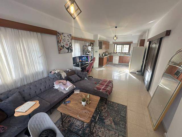 Girne Karaoğlanoğlu, Barış Sitesinde Ortak Havuzlu Satılık 3+1 İkiz Villa