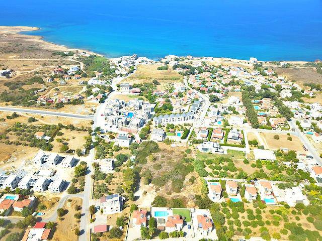 Denize Yürüme Mesafesinde 6217 m² Yolu ve İmarı Bulunan Arsa