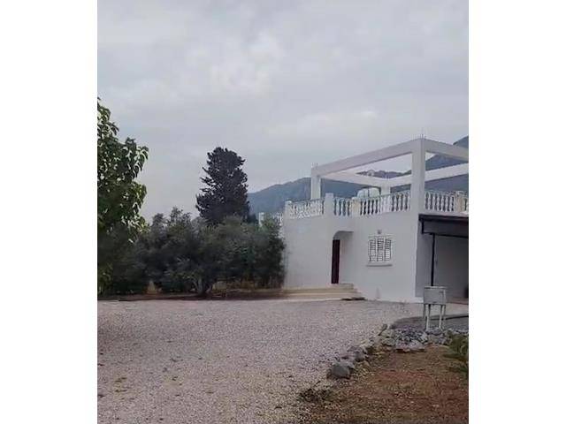 Fırsat!Girne Karşıyakada Satılık Çatı Teraslı 2+1 Bungalow + Arazı 2772 m² Denize 500 M /380.000 Stg/
