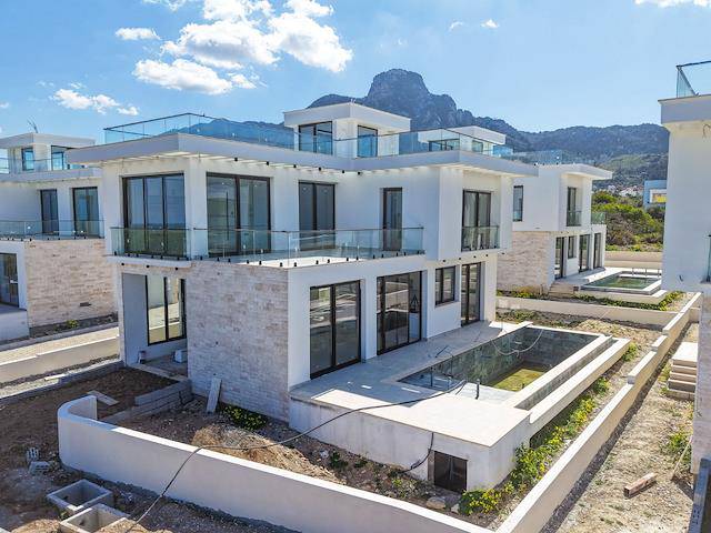 Girne Karşıyaka, Denize 200Metre Satılık Özel Havuzlu 4+1 Villa 475.000 Stg'den Başlayan Fiyatlarla !