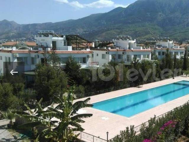 Girne Lapta Yürüyüş Yolu Bölgesinde Satılık Geniş Bahçeli Daire 2+1/105 000 Stg/6 -12 Ay Taksit!/