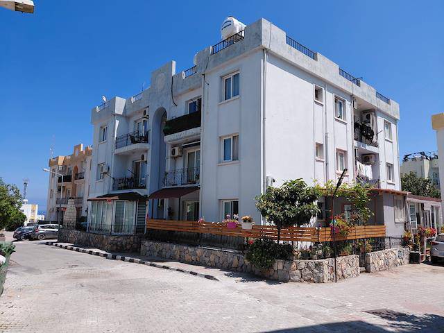 Girne Lapta Yavuzlar Lisesi Bölge Satılık Daire 2+1 / 95 000 Stg /
