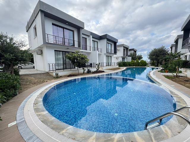 Lapta'da Türk Tapulu Daire Fiyatına 3+1 Full Eşyalı Satılık İkiz Villa ! Bu Fırsat Kaçmaz