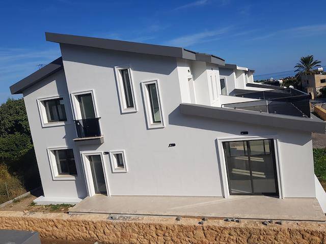 Girne Lapta Satılık Villa 3+1 Deniz Manzaralı 265 000 Stg /