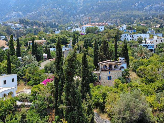 Girne Lapta Da Satılık Muhteşem Taş Evi / Villa 585 000 Stg /