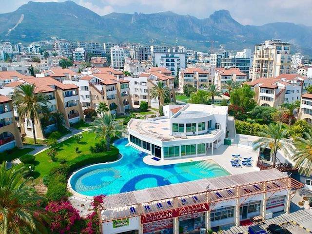 Girne Merkezde Site İçerisinde Lüx Eşyalı 1+1 Günlük Daire