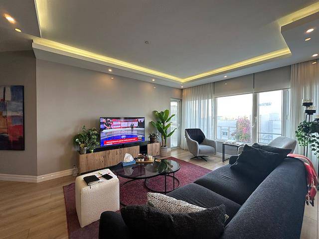 Girne Merkezde Lüks Eşyalı 3+1 Kiralık Daire