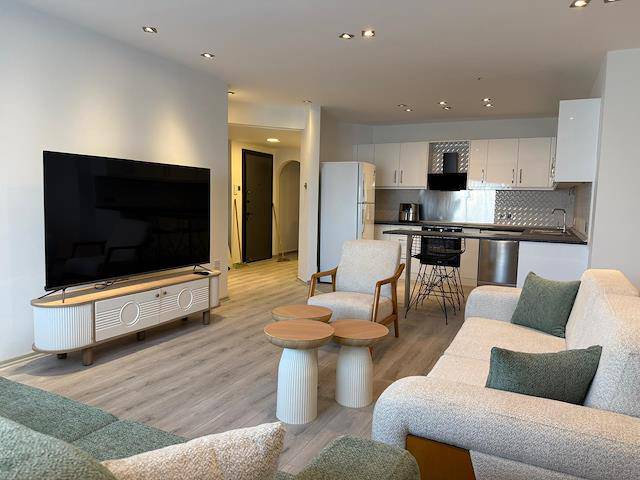 Girne Merkezde Lüks Eşyalı 3+1 Kiralık Daire