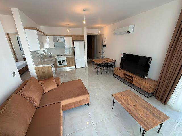 Girne Merkez, Sıfır Bina ve Eşyalı Kiralık 2+1 Daire 900 Stg //