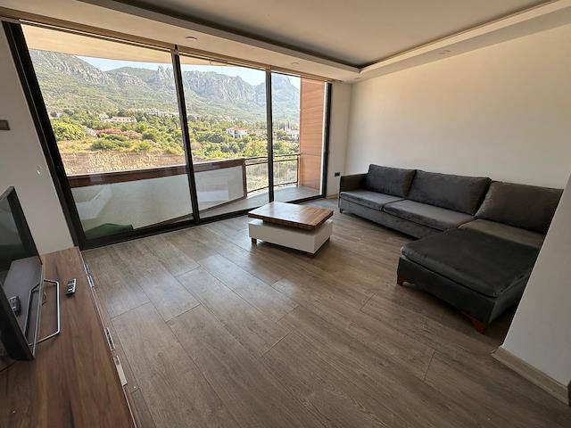 Gırne Merkez Cevre Yola Yakin .,Ortak Havuzlu Site İçinde Yeni Binada Kiralık 2+1 Daire 800 Stg/