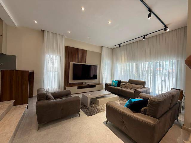 Girne Merkezde 3+1 Lüks Eşyalı Kiralık Daire 6 Kira 3 Depozit 1 Komisyon 400 Stg Elektrik Depozit