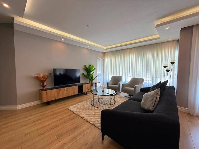 Girne Merkezde Lüks Eşyalı 3+1 Kiralık Daire
