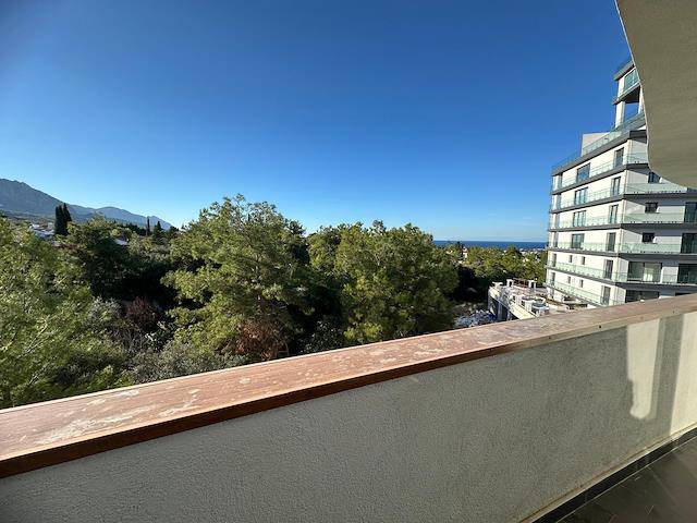 Girne Merkezde Site İçinde Ortak Havuzlu Kıralık 2+1 Sıfır Daire Penthouse// 1.600 Stg/