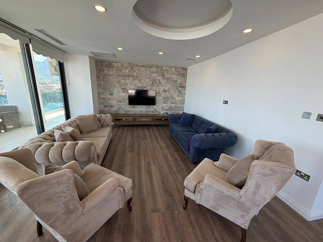Girnede Merkez, No.1 Cafe Arkasında Deniz Manzaralı Geniş 3+1 Penthouse 2.000 Stg