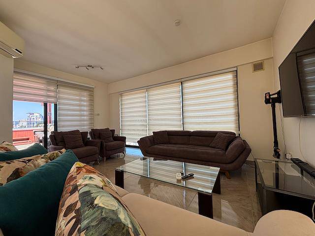 Girne Merkezde Jakuzili & Geniş Teraslı Kiralık 3+1 Penthouse