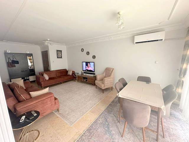 Girne Merkezde, Anayol Üzeri Satılık Türk Malı 3+1 Geniş Daire