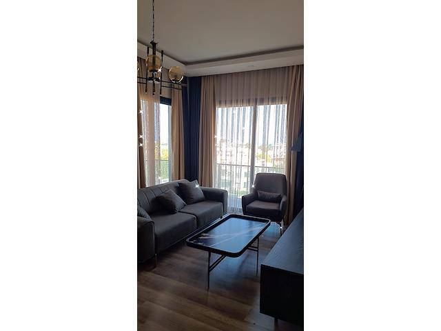 Gırne Merkez Acık Pazar Bölgesinde Satılık 120 m²/ 2+1 Daire /185.000 Stg/