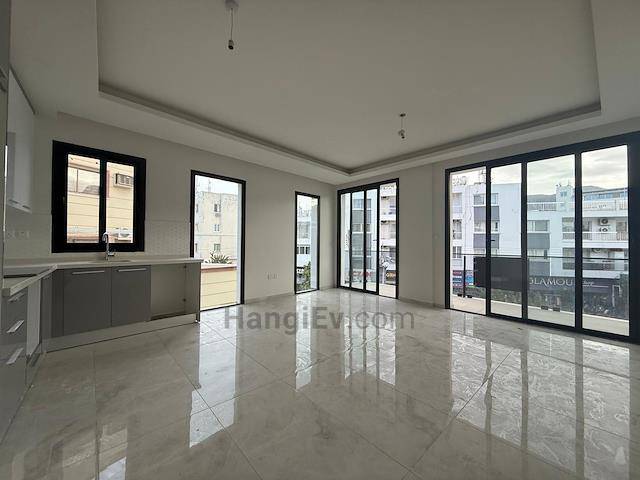 Girne Merkez Tokyo Sushi & Noodle Arkasında Satılık 100 m²/ 2+1 Daire/190.000 Stg /