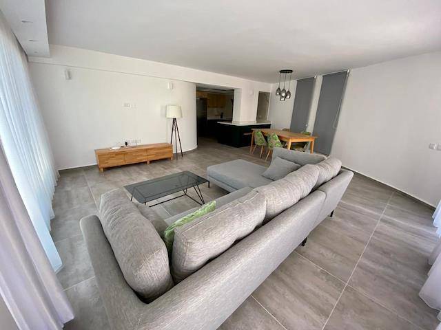 Girne Merkez, Lüks Full Eşyalı Satılık 2+1 Rezidans 185.000 Stg