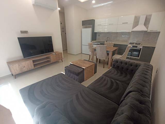 Girne Merkez, Havuzlu Site İçinde Eşyalı Satılık 2+1 Daire 175.000 Stg KDV Ödenmiş /