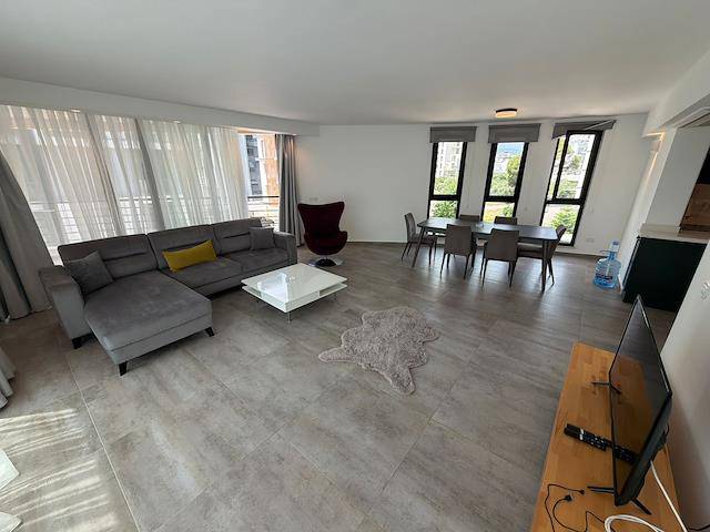 Girne Merkez, Lux Rezidans İçinde Eşyalı Satılık 2+1 Daire 187.000 Stg /