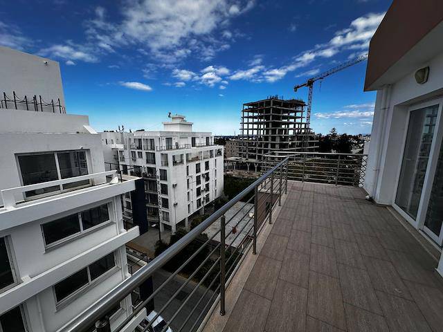 Girne Merkez, Yeni Belediye Binasının Arkasında Satılık 2+1 Penthouse
