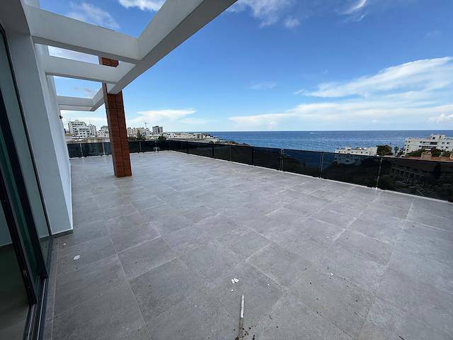 Girne Merkez Eski Asker Hasta Hanesine Yakin Bulunan Satılık 150 m²/ 360 Dereceli Teraslı 3+1 Penthouse 395.000 Stg /
