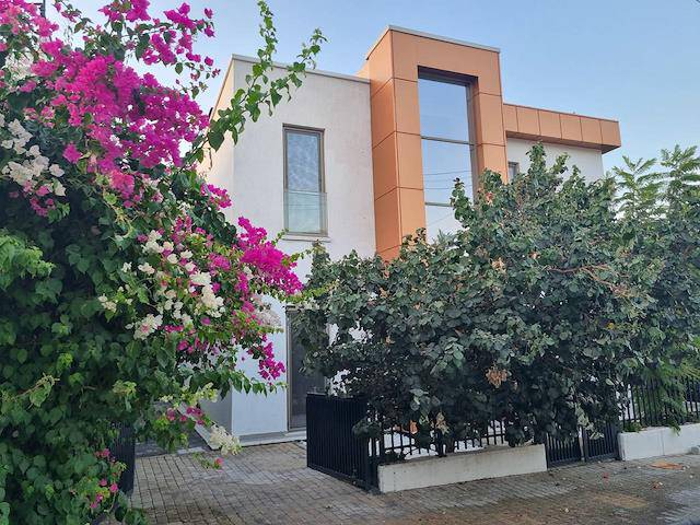 Girne Ozanköy Satılık Lux Villa 3+1 / 365000 Stg