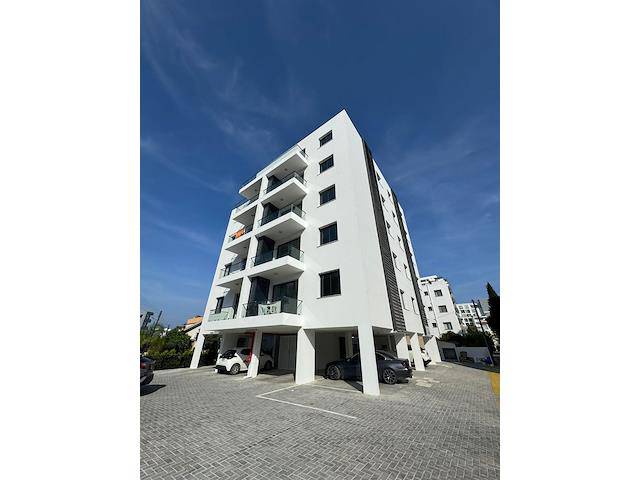 Girne Tam Merkez De Satılık Ticarı İzinli (Ofis) Daire 2+1 / 145000 Stg /