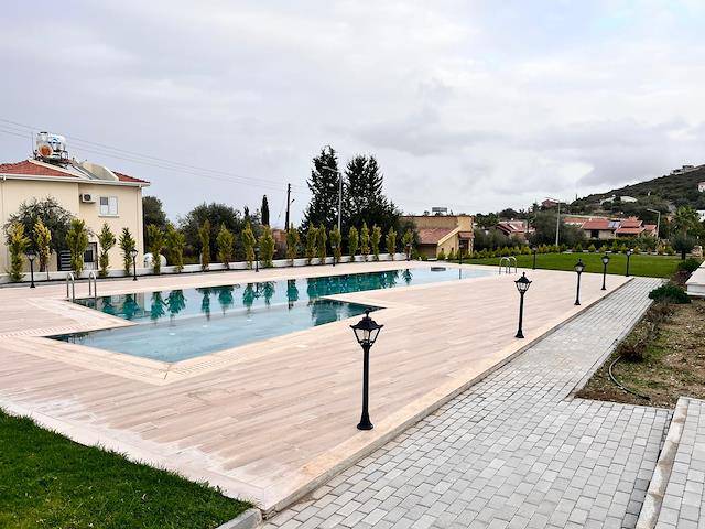Girne Yeşiltepe Tahta Palas Kahvaltı Bölgesinde Satılık 178 m² Dort Cepheli Duplex 3+1 Villa 460.000 Stg/