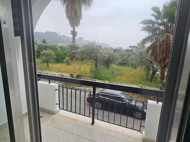 Yukarı Girne Bölgesinde Satılık 3+1 Türk Malı Daire