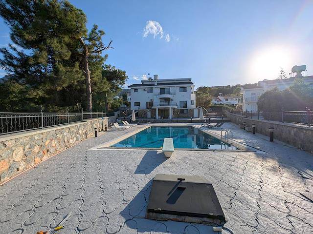 Yukarı Girne Bölgesinde 7+4 Ultra Lüks Havuzlu Villa! 1489 m² Arazi İçinde 600 m² Kapalı Alana Sahip