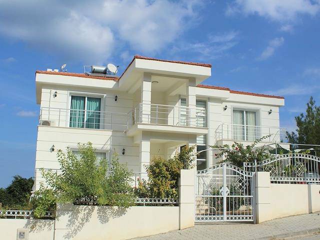 4+1 Dağ ve Deniz Manzaralı Havuzlu Villa