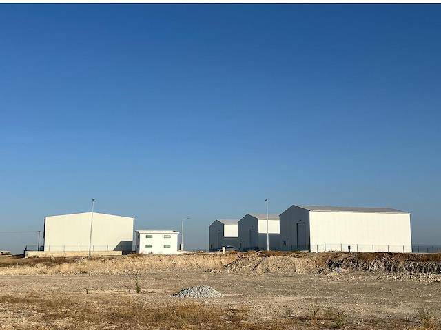 Ercan Hava Alanı Yanı Ticari Depo 750 Stg m² 200 M ve 600 M Depolar