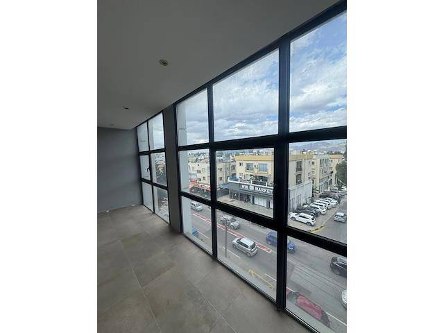 Lefkosa Yenişehir Atatturk Caddesi .Turk Belediyeye Yakin Satılık 85 m² Turk Tapulu 1+1 Daire 95.000 Stg/